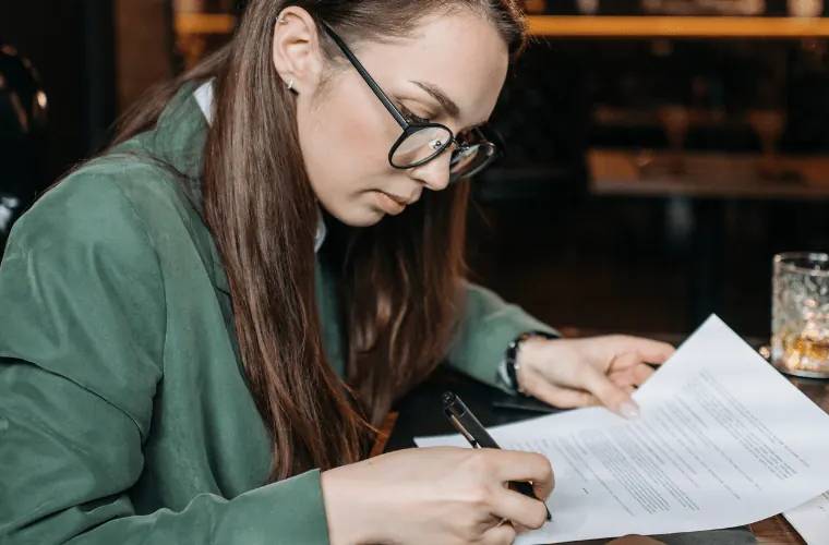 Le contrat d’assistante maternelle encadre l’activité de l’assmat