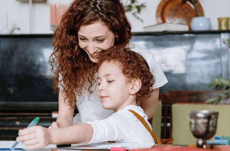 L’indemnité d’entretien de la nounou agréée est versée par les parents de l’enfant gardé