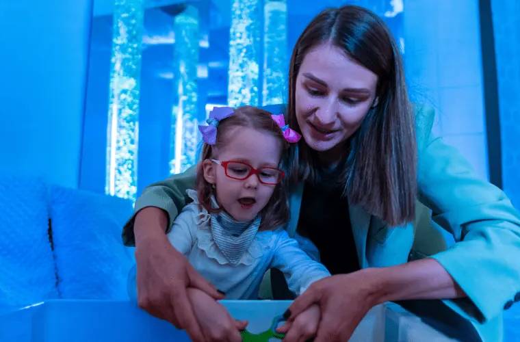 La définition de Snoezelen peut être « une exploration sensorielle dans un cadre apaisant »