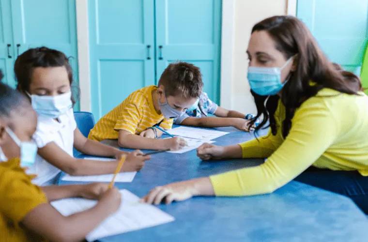 Une assistante maternelle participe à un RPE