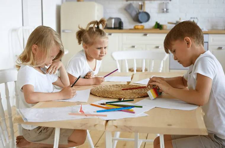 Le bon aménagement de la salle de jeux d’assmat est crucial pour l’épanouissement des enfants