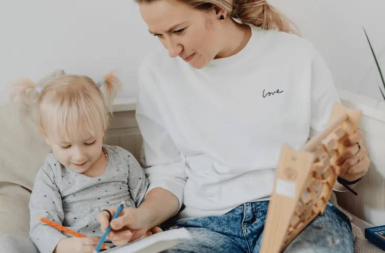 La convention collective pour assistante maternelle encadre aussi le contrat de travail