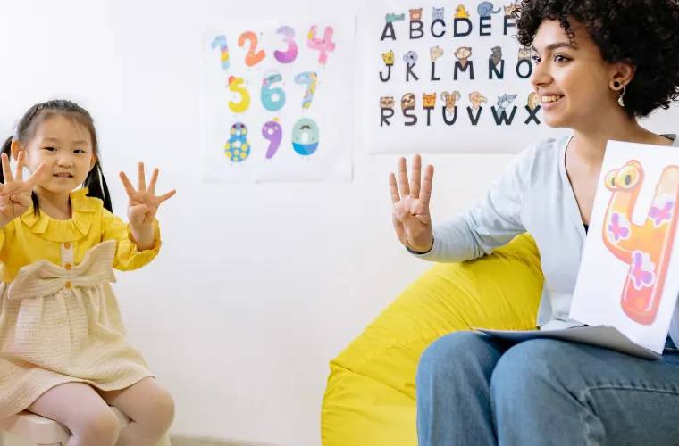 Ouvrir une MAM seule n’est pas possible pour une assistante maternelle