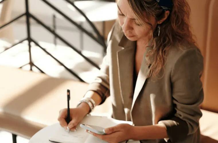 Le calcul de fin de contrat de nounou correspond au 1/80ème des revenus de l’assmat
