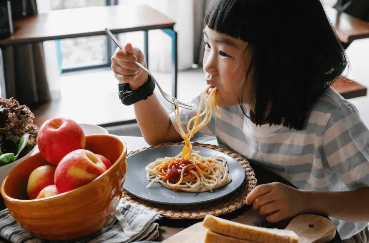 Les frais de repas de l’assmat sont des frais de nourriture pour la garde des enfants