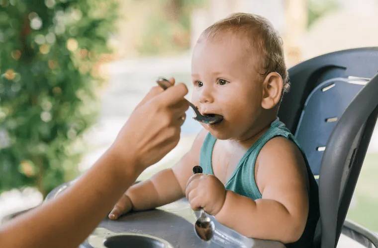 Les tarifs des repas fournis par les parents sont indiqués dans une attestation