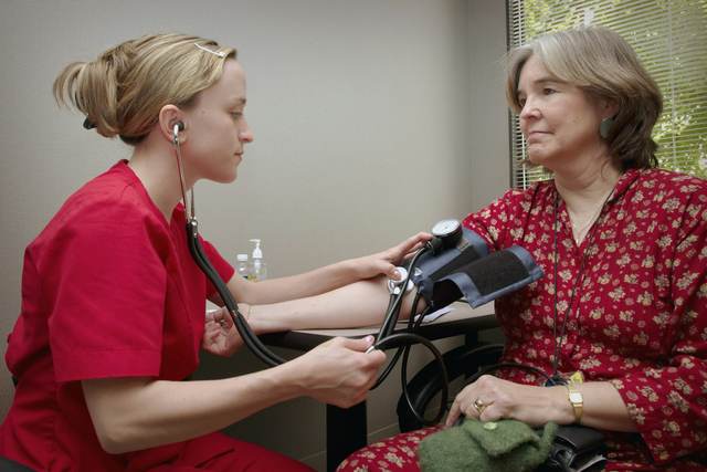 Compétence 4 aide-soignant : mettre en œuvre des soins adaptés à l'état clinique de la personne (VAE DEAS)