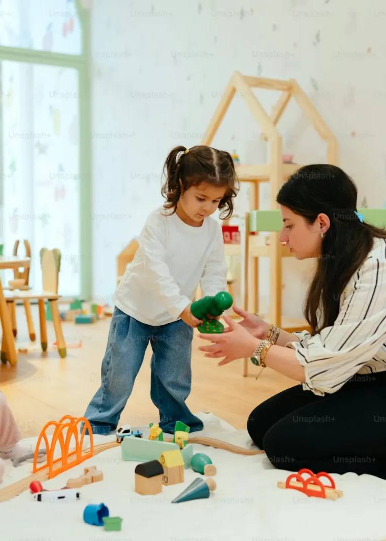Intervenant Éducatif Petite Enfance : tout savoir sur ce nouveau diplôme RNCP