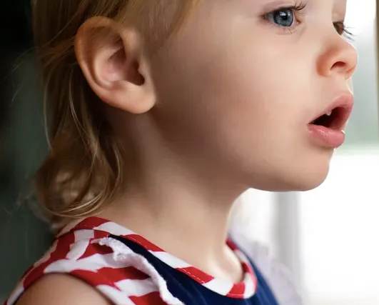 Quelle attitude adopter en cas de bégaiement des enfants ? Quels Signes d'Alerte ?