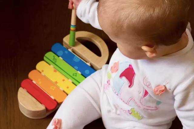 Sensibiliser Bébé aux Sons Avec l'Eveil Musical